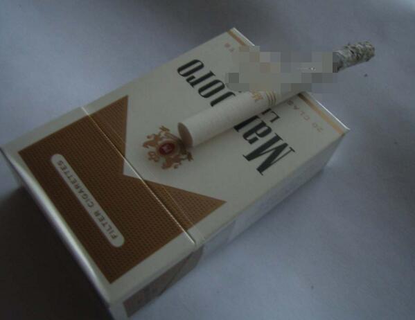 蓝爆珠香烟中南海